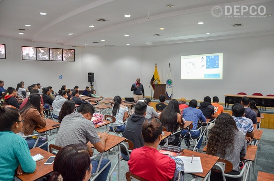 DA 01 SE REALIZ CONFERENCIA PARA ESTUDIANTES DE LA FACULTAD DE CIENCIAS AGRARIAS FOTO1