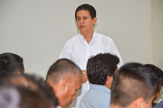 DÍA 25 SOCIALIZACIÓN DE LOS RECURSOS ARTESANALES LIC EFREN MENDOZA FOTO4 copia